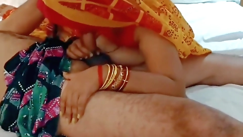 Indian bhabhi gets banged in a hot amateur porn clip