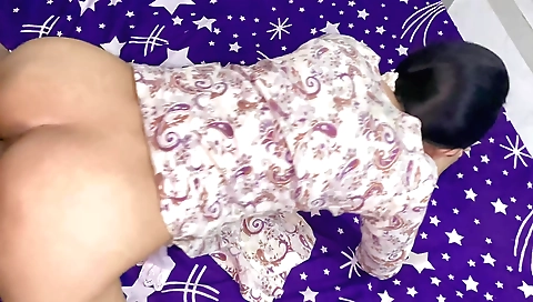 Pakistani Punjabi Bhabhi Ko Indian Boy Kissed By Tang Utha Kar Ki