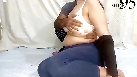 Indian amateur with big booty gets fucked by her lover