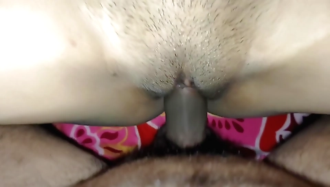 Indian girl with a natural body makes a really sexy video