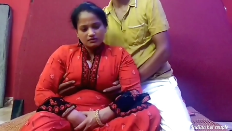 Indian amateur brunette gets a cumshot on her shaved ass