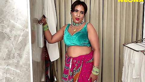Indian milf fucked by a houseowner in a hot amateur video
